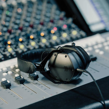 V-Moda M-200 editorial