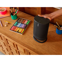 Cargar imagen en el visor de la galería, Sonos Move editorial 1
