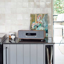 Cargar imagen en el visor de la galería, Ruark Audio R3 walnut editorial
